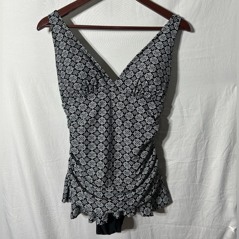 Shore Shape Woman’s swimsuit Size 10